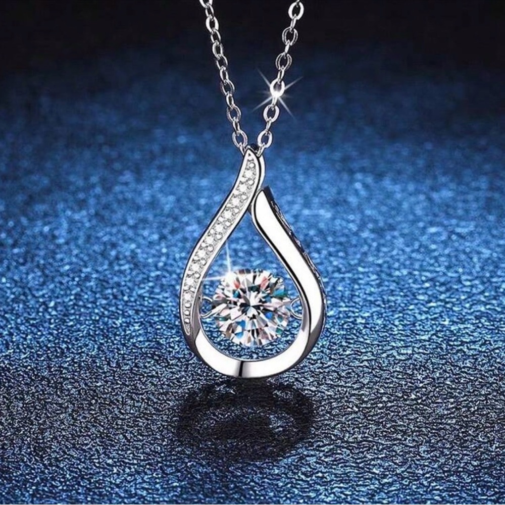 Elegant Silver Teardrop Pendant‎ Necklace